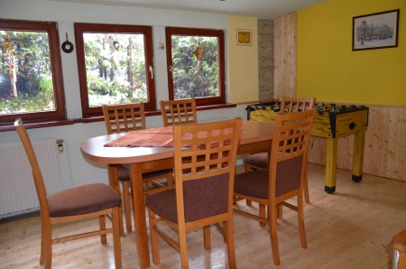 Étkező csocsóasztallal